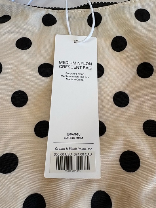 NWT BAGGU BAGGU Medium Nylon Crescent Bag -  Cream & Black Polka Dot - Picture 13 of 13